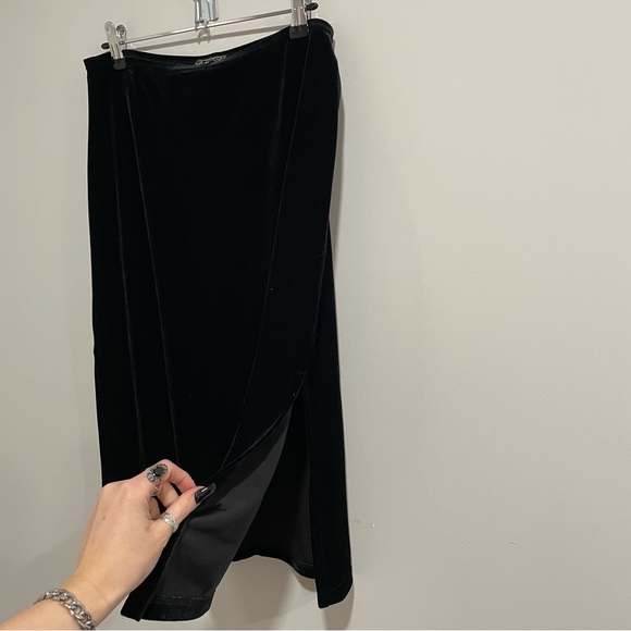NWOT Velvet midi skirt - Picture 3 of 4